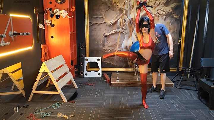 超美大学生被调教玩弄