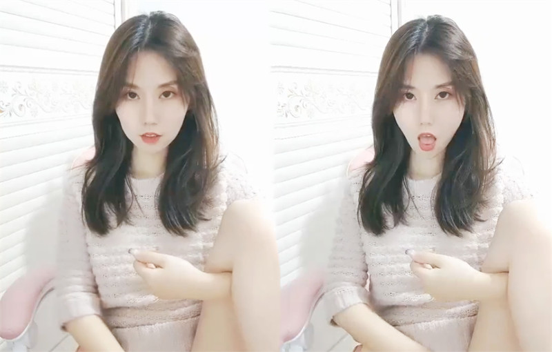 高颜值长相甜美萌妹子自慰,退下内裤掰穴手指扣弄非常诱人