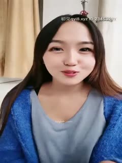 极品大学校花【身高176小学妹】课堂上趁着其他同学都在玩手机,脱掉胸罩露咪咪,回宿舍拉上蚊帐脱光露出粉红一线天鲍鱼,真实场景更刺激!