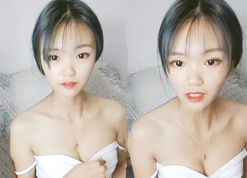 高颜值嫩妹和中年男啪啪,舔弄跳蛋塞逼上位骑坐毛毛浓密