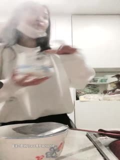 高颜值美乳妹子跳蛋自慰,撩起衣服露大奶跳蛋塞逼震动,很是诱惑喜欢不要错过!